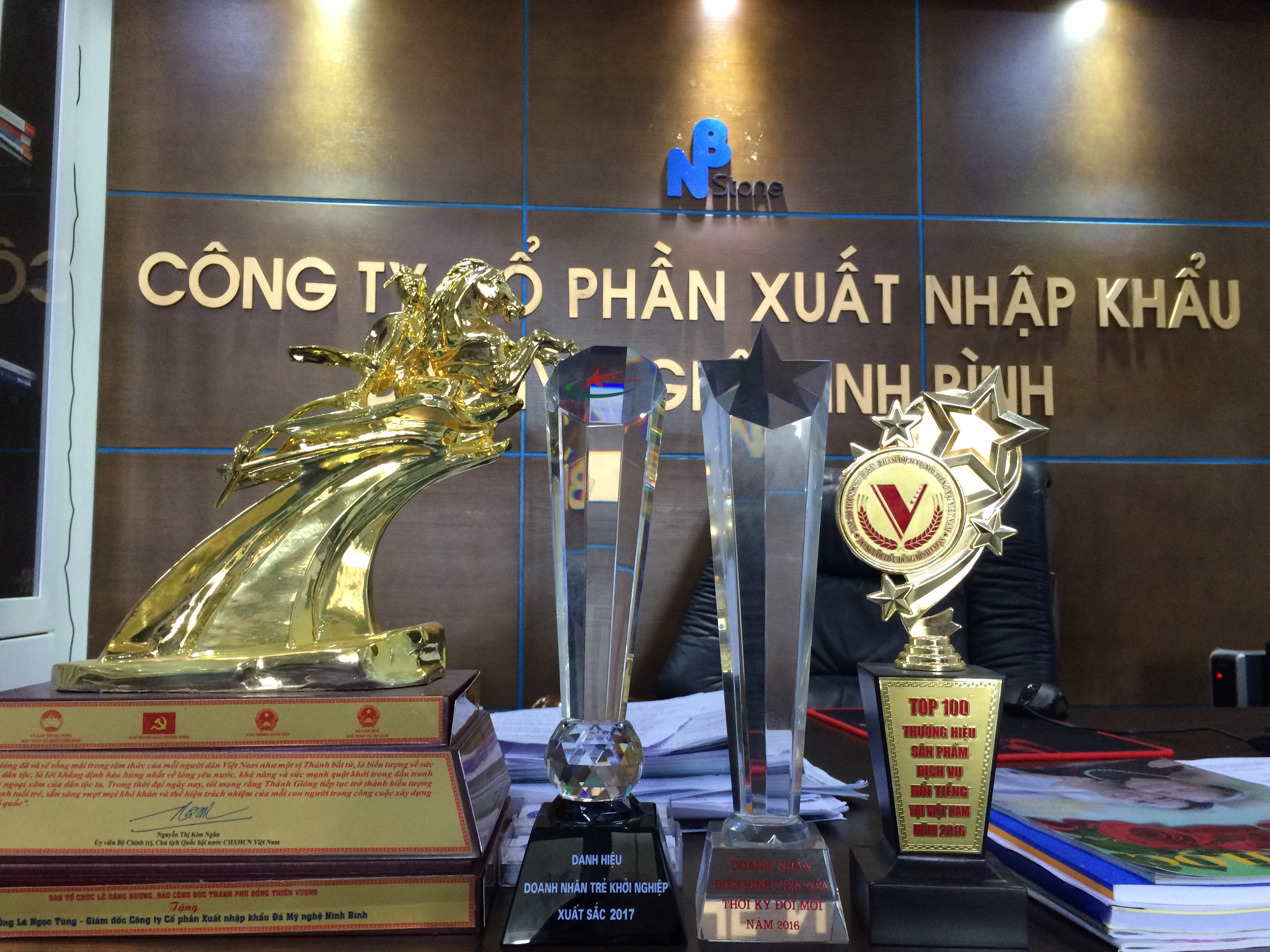 ceo hoang tung lot top 10 doanh nhan tre khoi nghiep xuat sac nam 2017 6