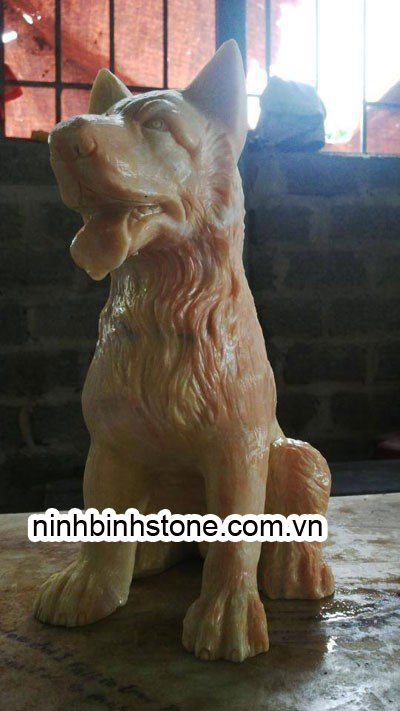 Tượng Chó đá 08 - Chó bằng đá vàng tự nhiên