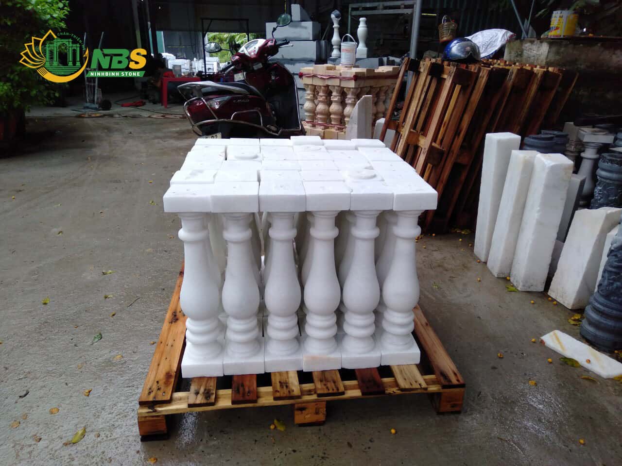 Làm bảng hiệu bằng đá tự nhiên chất lượng cao - Ninh Bình Stone 69 Mẫu con tiện đá trắng tại xưởng của Ninh Bình Stone
