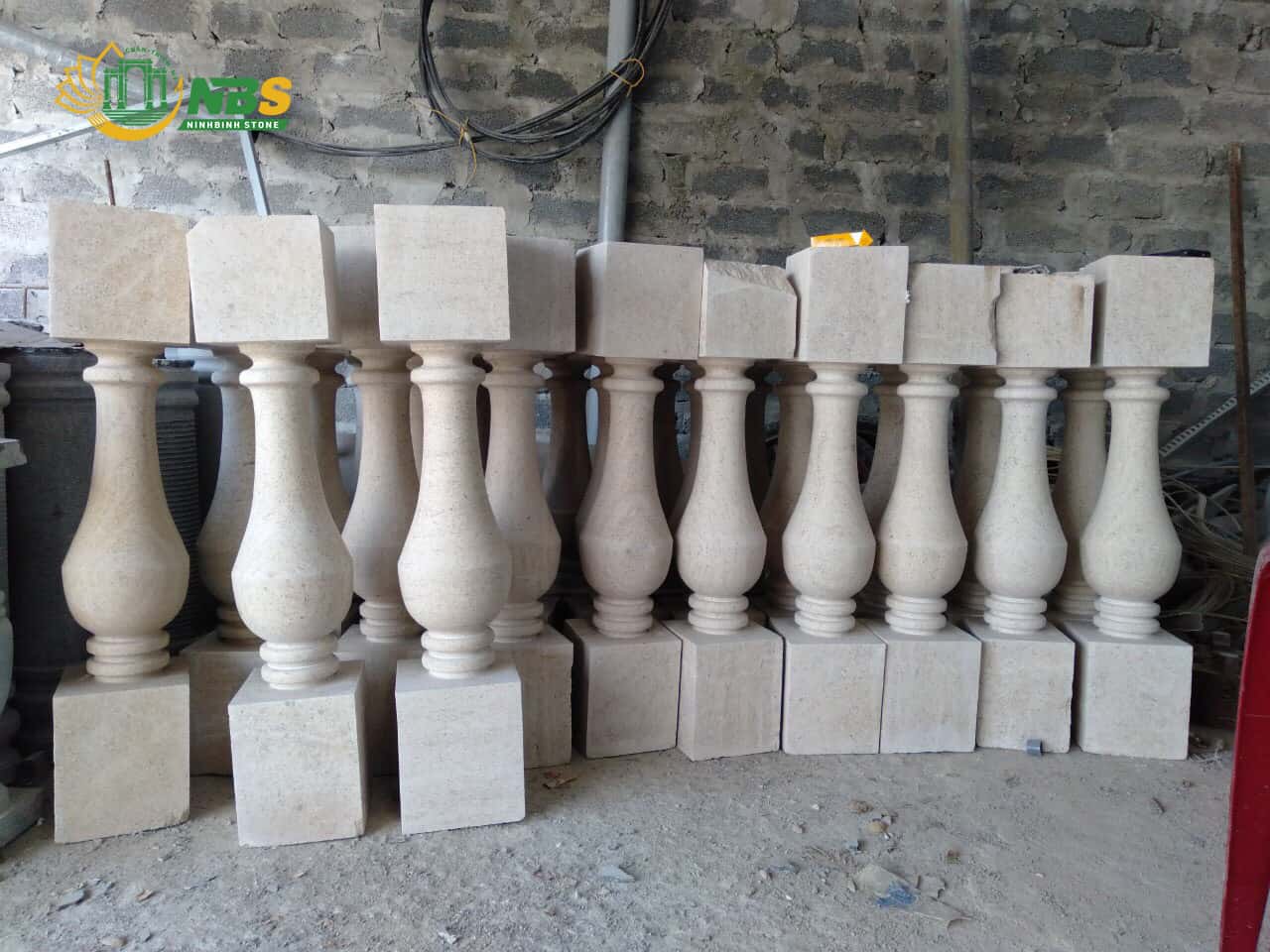 Làm bảng hiệu bằng đá tự nhiên chất lượng cao - Ninh Bình Stone 70 Mẫu con tiện đá tại xưởng của Ninh Bình Stone