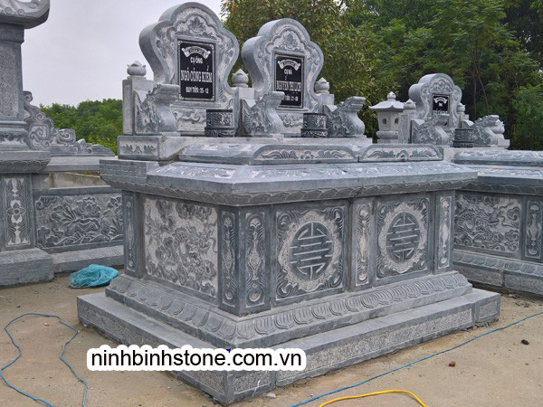 Mẫu mộ đôi đẹp sử dụng đá xanh nguyên khối được chạm trổ họa tiết tinh xảo của Ninh Bình Stone