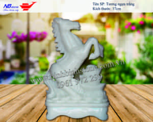 cach trung bay tuong ngua da de ban sao cho hop phong thuy 1