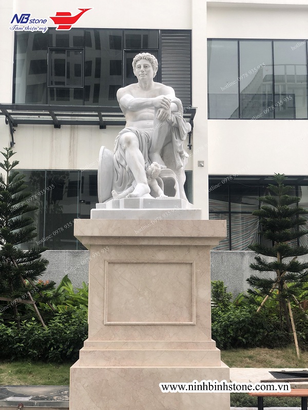 tuong apollo trong bo 12 vi hy lap bang da 2