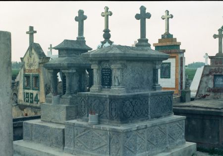 Ý nghĩa của mộ đá công giáo - mẫu mộ dành cho người theo đạo Thiên Chúa