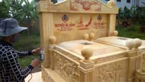 Mộ đá màu vàng có hợp với người mệnh Kim không?