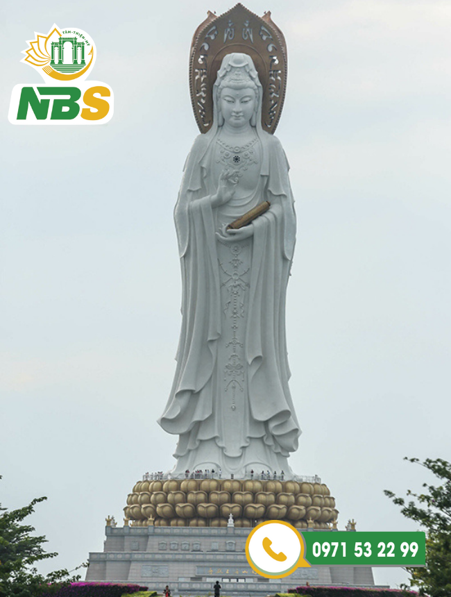 Tượng Phật Quan Âm xuất hiện tại hầu hết các chùa của Việt Nam