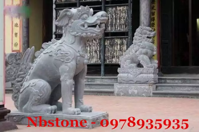 Nghê đá với tạo hình đầu lân, thân chó