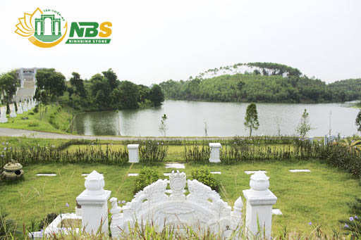 Một góc nhìn về khu lăng mộ bằng đá trắng tại công viên vĩnh hằng Thiên Đức - Ninh Bình Stone
