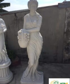 Tượng cô gái đi hái hoa NBS-TCG236