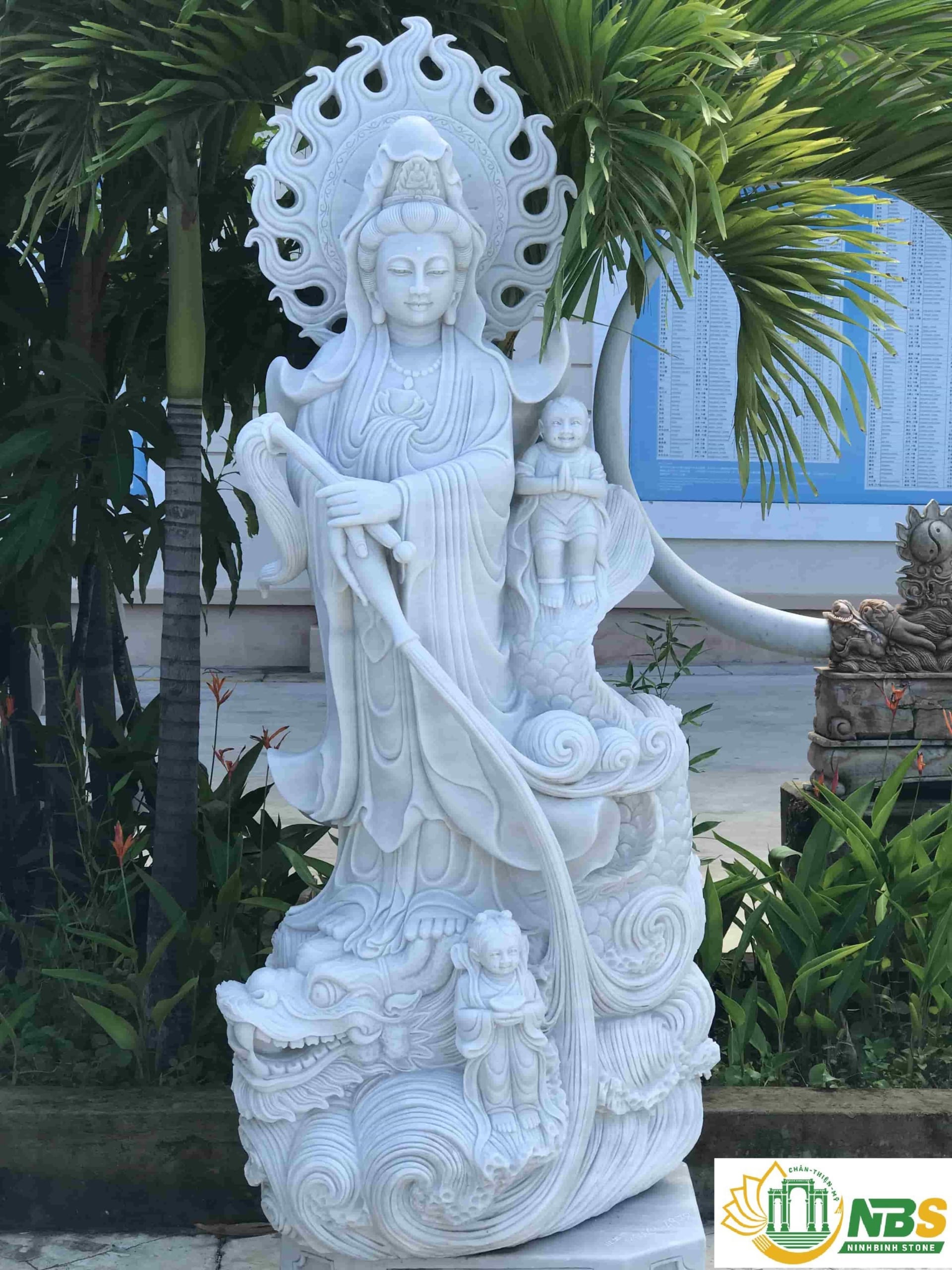 Tượng Phật quan âm đổ bình nước NBS-QA002