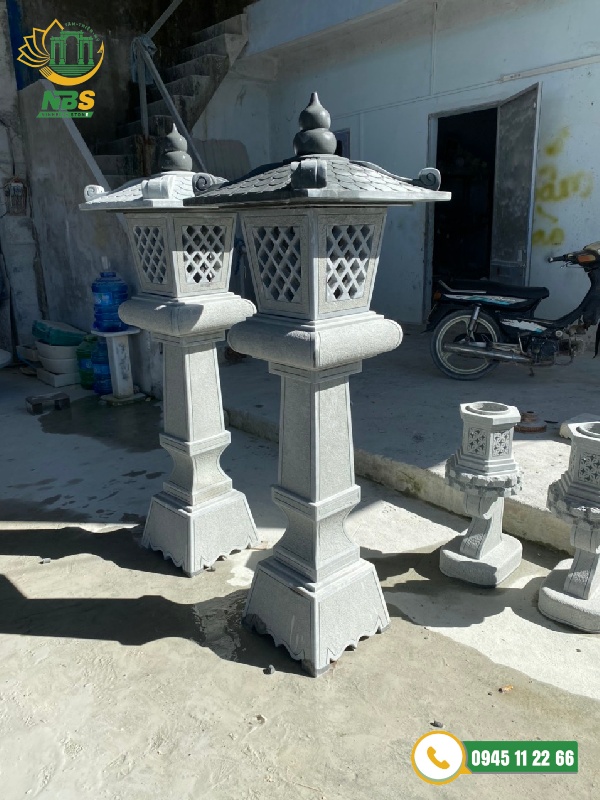 Đèn chân đá cao