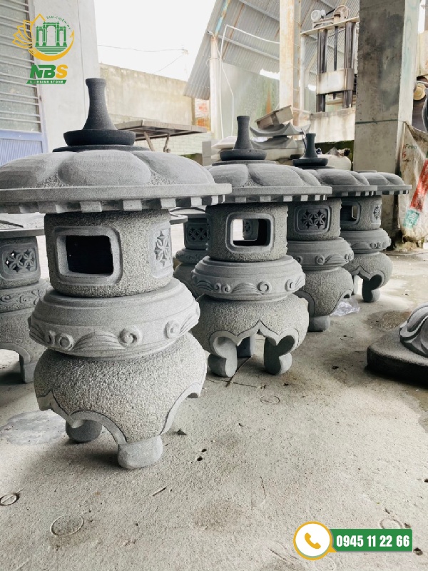 Ninh Bình Stone cung cấp đa dạng các mẫu mã đèn đá sân vườn