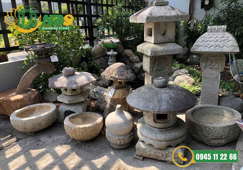 Đèn đá sân vườn rất phổ biến ở những không gian sân vườn truyền thống Nhật Bản