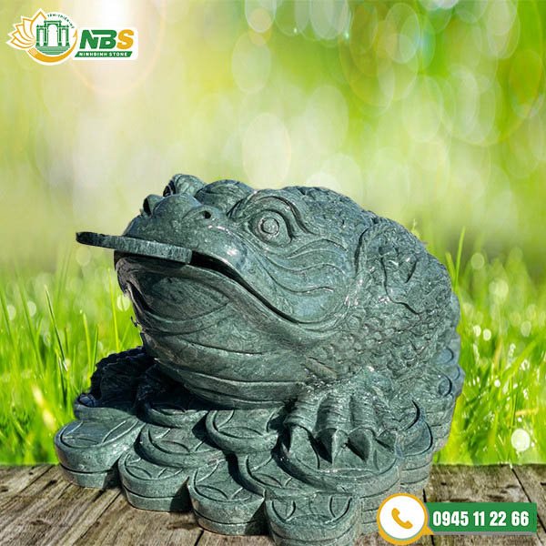 Mẫu cóc Thiềm thừ bằng đá