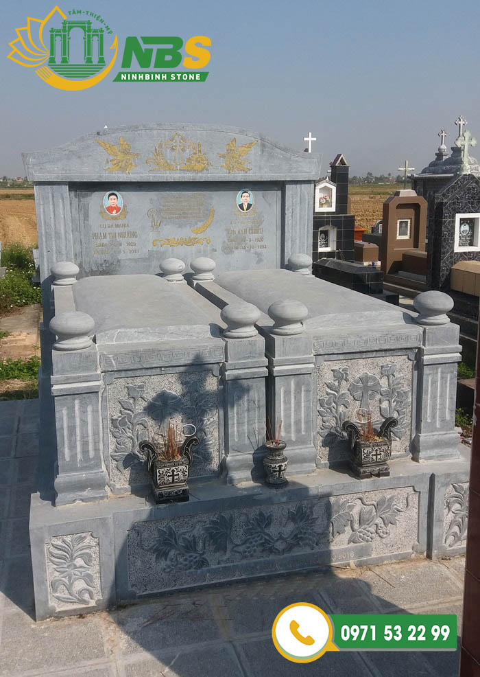 Một ngôi mộ đôi đẹp hài hòa về phong thủy là khi gia chủ biết cách sắp xếp sao cho đúng hướng và đúng nguyên tắc bố trí mộ phần.