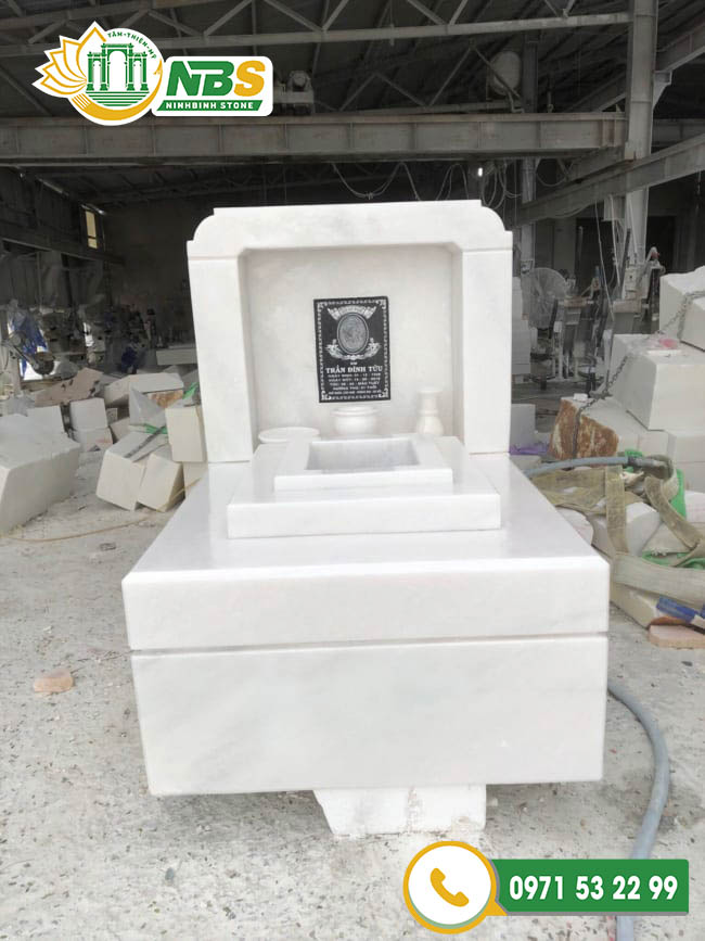Mẫu mộ đá trắng được chế tác tại xưởng