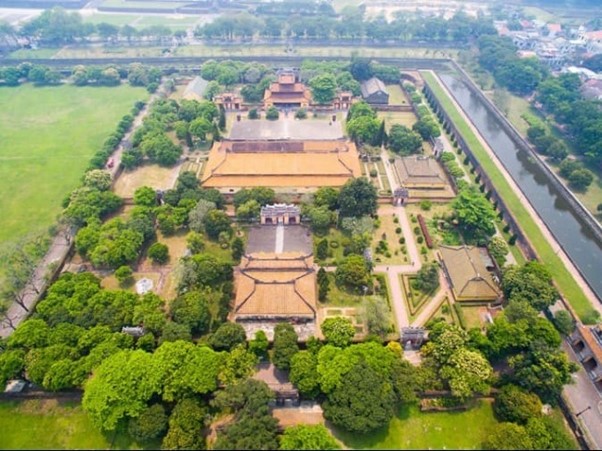 Lăng mộ xây lúc còn sống của vua chúa