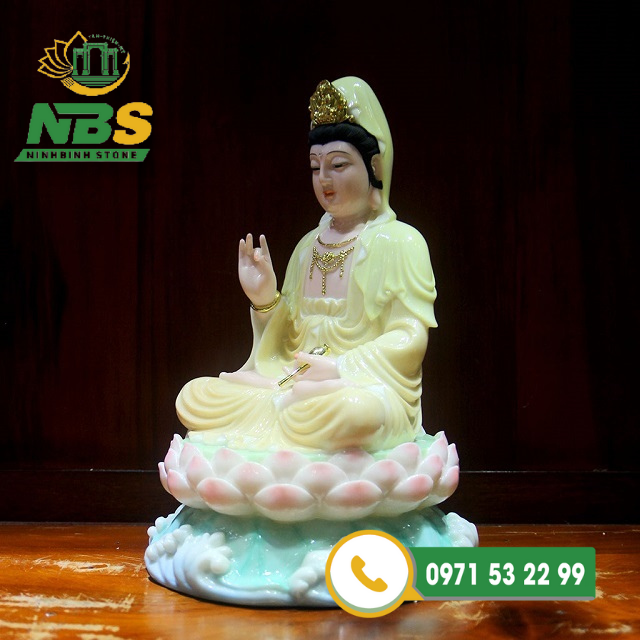 Thờ tượng Quan Âm nên dứng hay ngồi