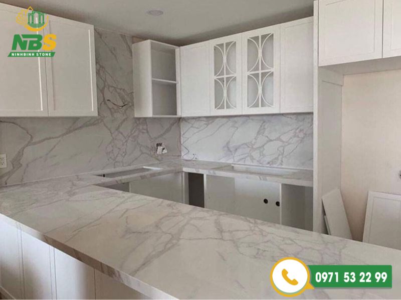 Mách bạn 3 loại đá ốp tường bếp siêu đẹp, bền bỉ với thời gian