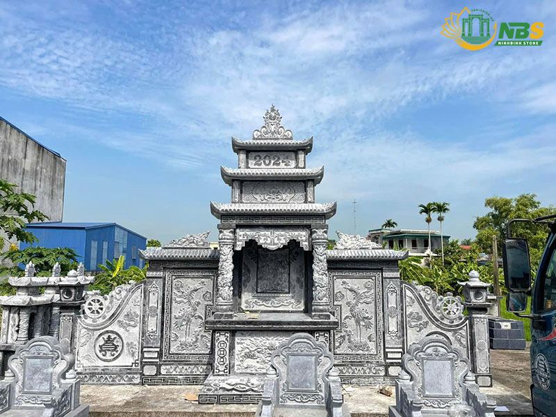 So sánh mộ Công giáo
